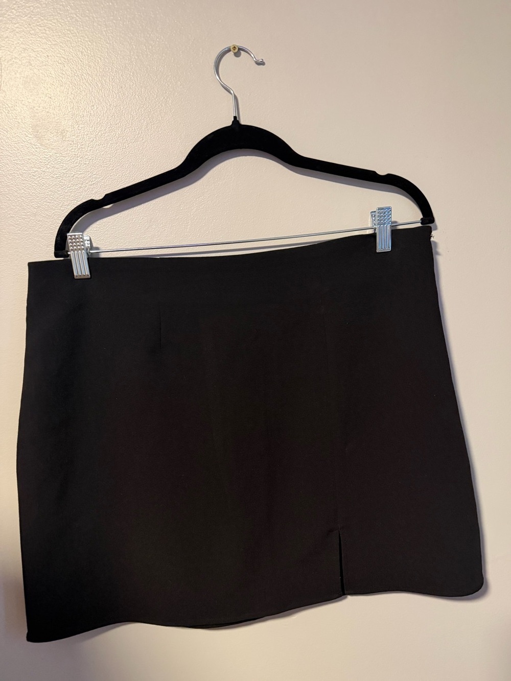 Guess Classic Black Women's Mini Skirt